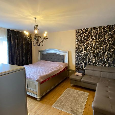 High In The Sky - Unirii Apartment Bukares Bagian luar foto