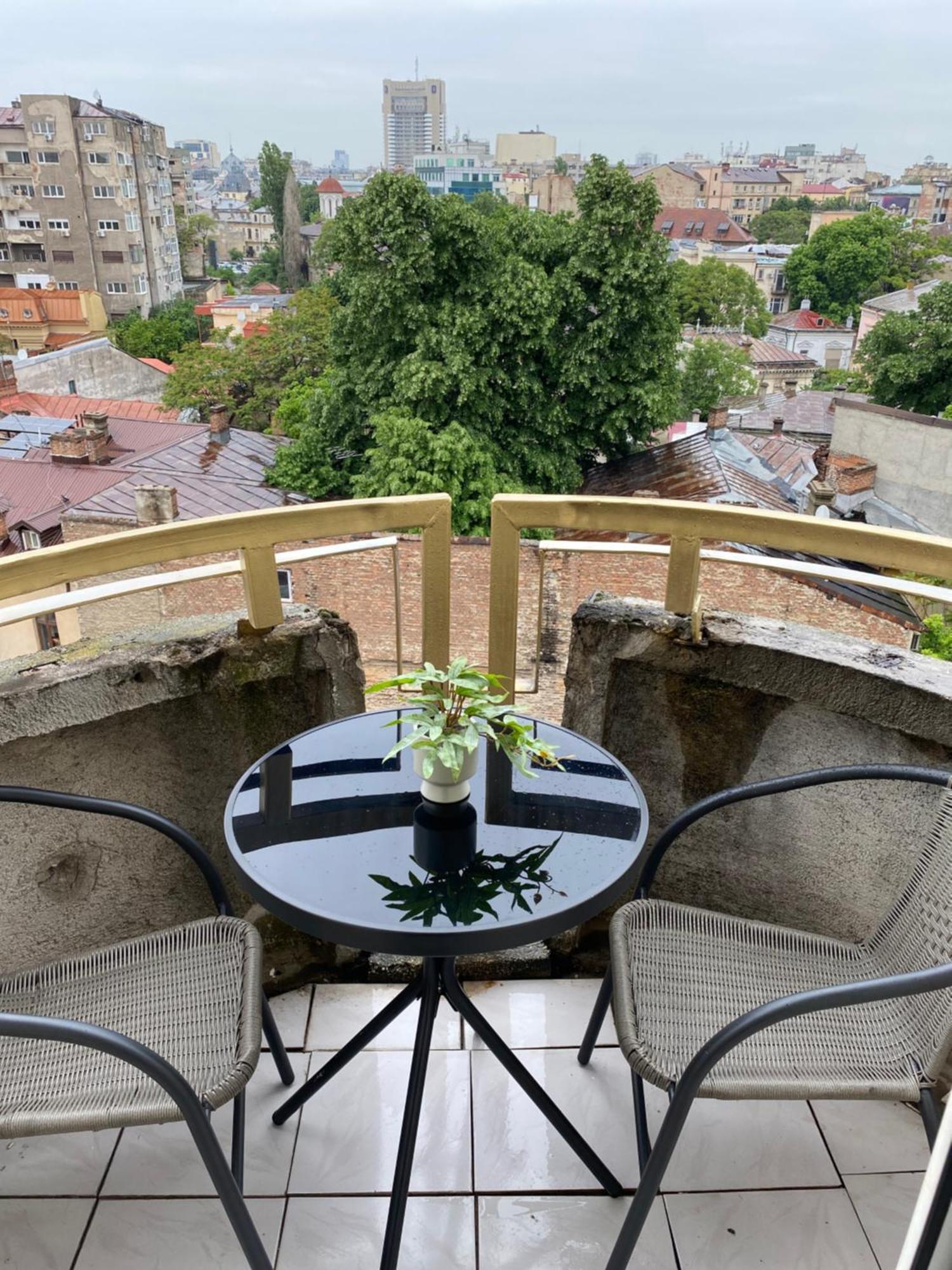 High In The Sky - Unirii Apartment Bukares Bagian luar foto